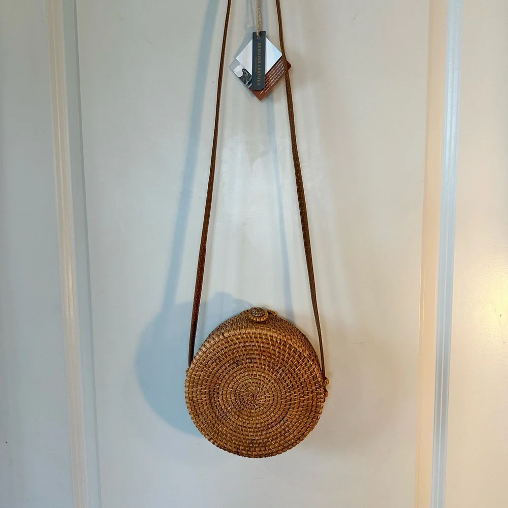 NEW Round Rattan Bali Front Floral Bow Crossbody Leather Strap Crossbody Bag